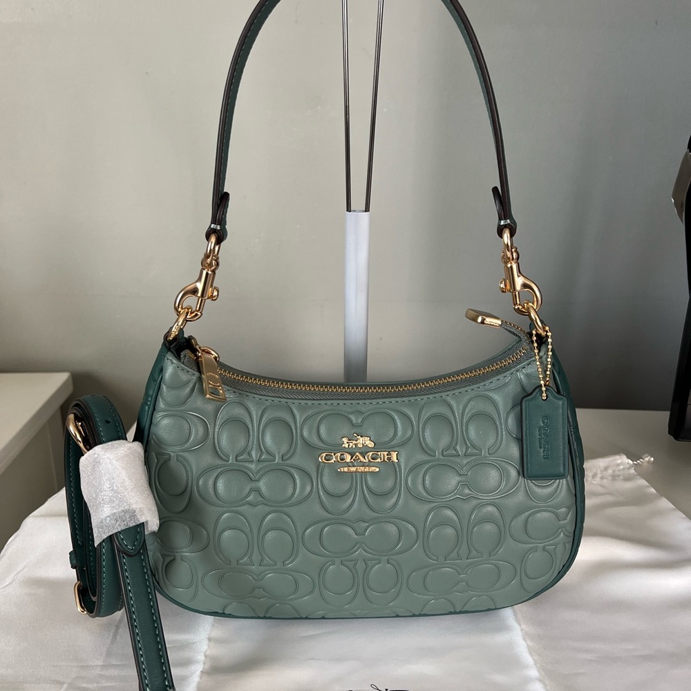 Coach Teri Shoulder Bag In Blocked Signature Leather - Picture 2 of 10